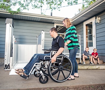 man in wheelchair using wheelchair lift to safely enjoy the outdoors