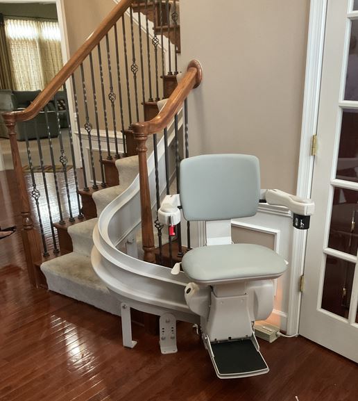 90-degree rail park upgrade option for curved stair lift from Lifeway Mobility