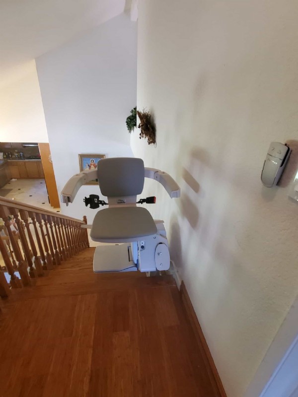 Bruno Elan stairlift in swivel position at top landing in Los Angeles home