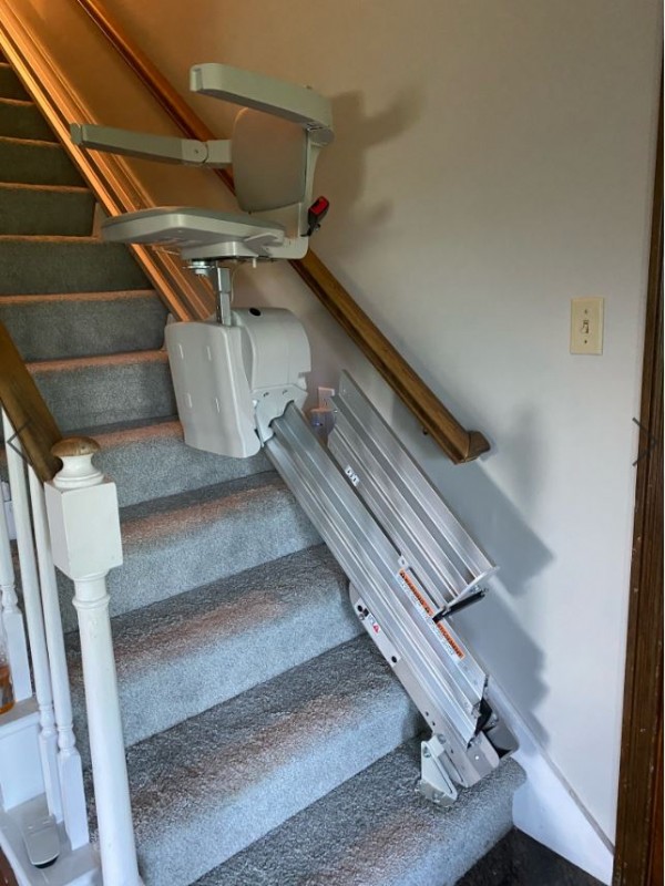 Bruno-Elan-with-power-folding-rail-installed-in-home-in-Indianapolis-by-Lifeway-Mobility.JPG