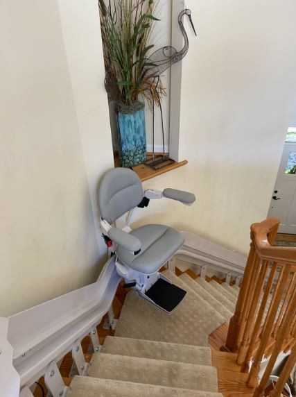 Bruno-custom-curved-stairlift-installed-in-Pasadena-MD-by-Lifeway-Mobility.JPG