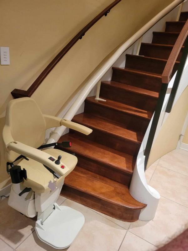 Handicare-Freecurve-stairlift-at-basement-level-in-Philadelphia-home-from-Lifeway-Mobility.jpg