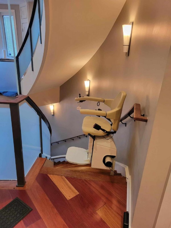 Handicare Freecurve stairlift at top landing side view installed by Lifeway Mobility Philadelphia