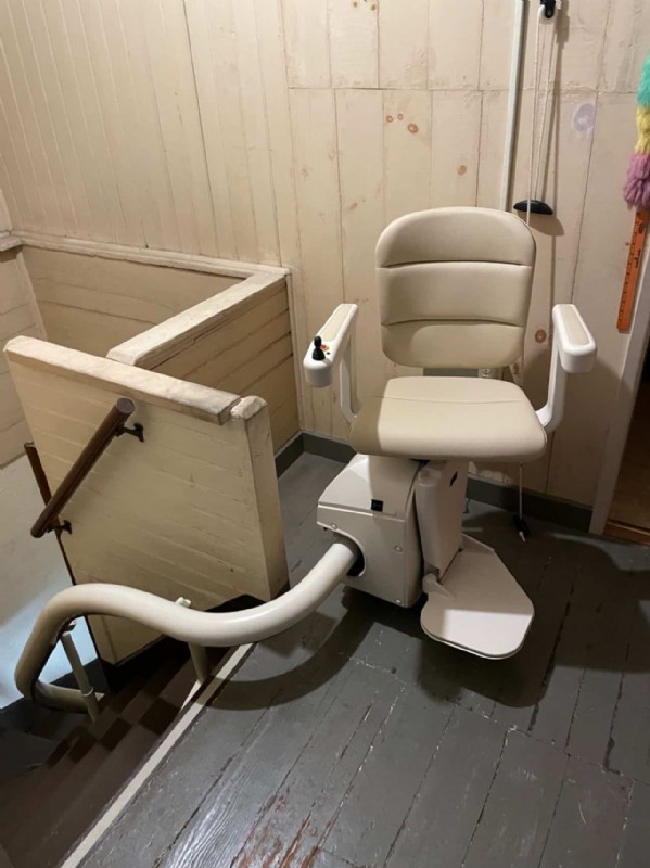Handicare Freecurve stairlift at top park position in home in Los Angeles