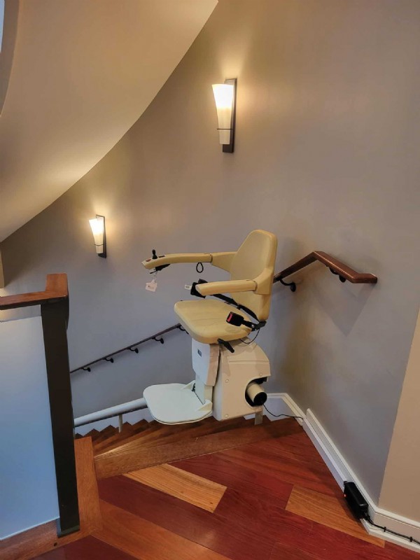 Handicare curved stairlift at top landing of home in Philadelphia by Lifeway Mobility
