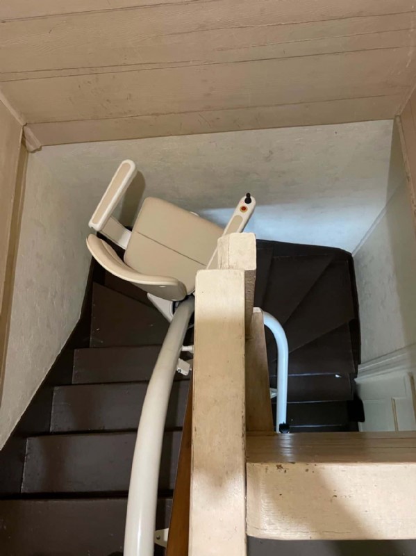 Handicare freecurve stairlift in Los Angeles
