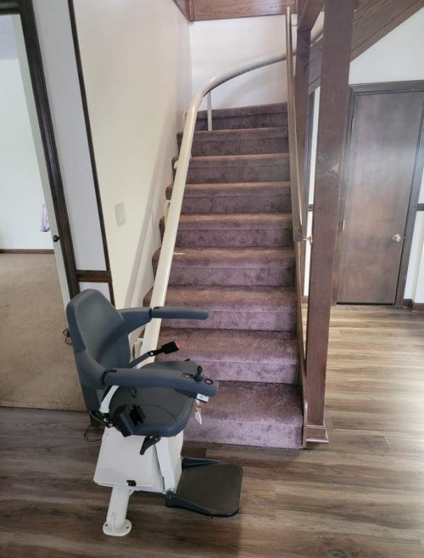Handicare freecurved stairlift installed in Bloomington Indiana by Lifeway Mobility