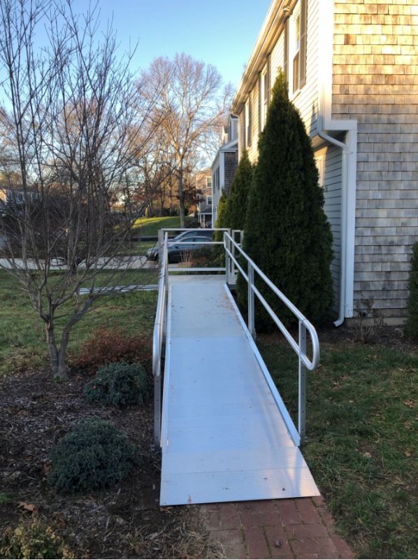 aluminum-wheelchair-ramp-installed-in-Plymouth-MA-by-Lifeway-Mobility.JPG