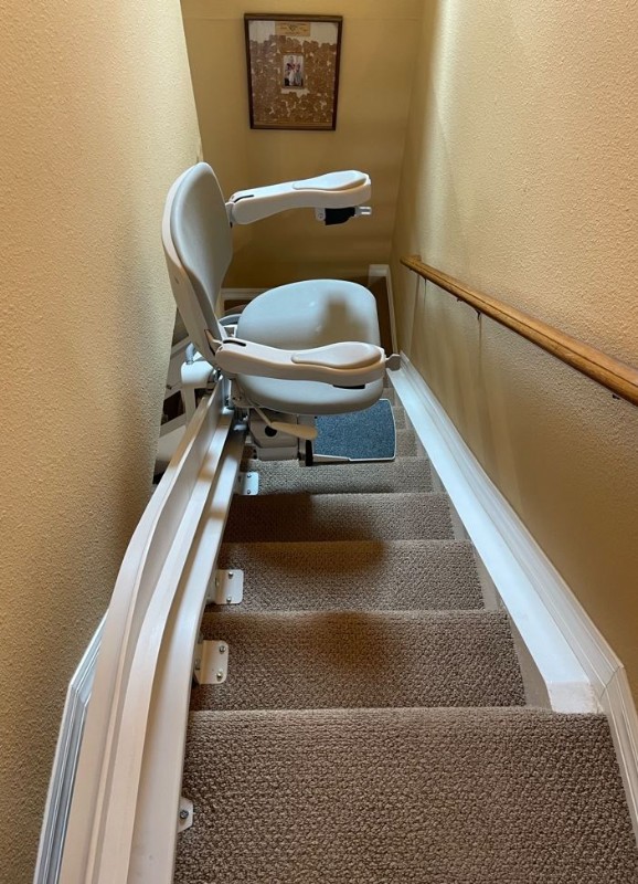 curved-stairlift-installed-in-San-Diego-by-Lifeway-Mobility.jpeg