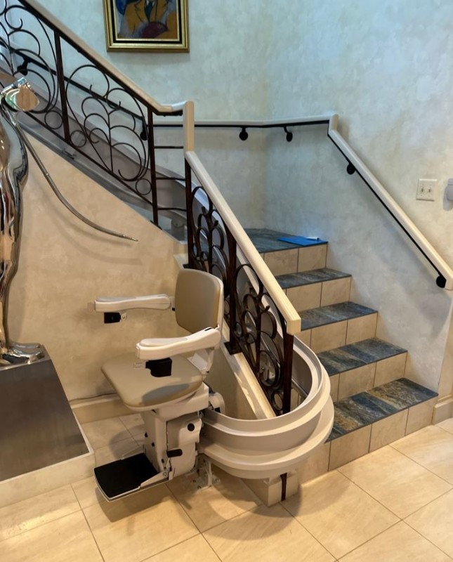 curved-stairlift-with-180-park-and-custom-upholstery-in-LaJolla-CA-from-Lifeway-Mobility.JPG