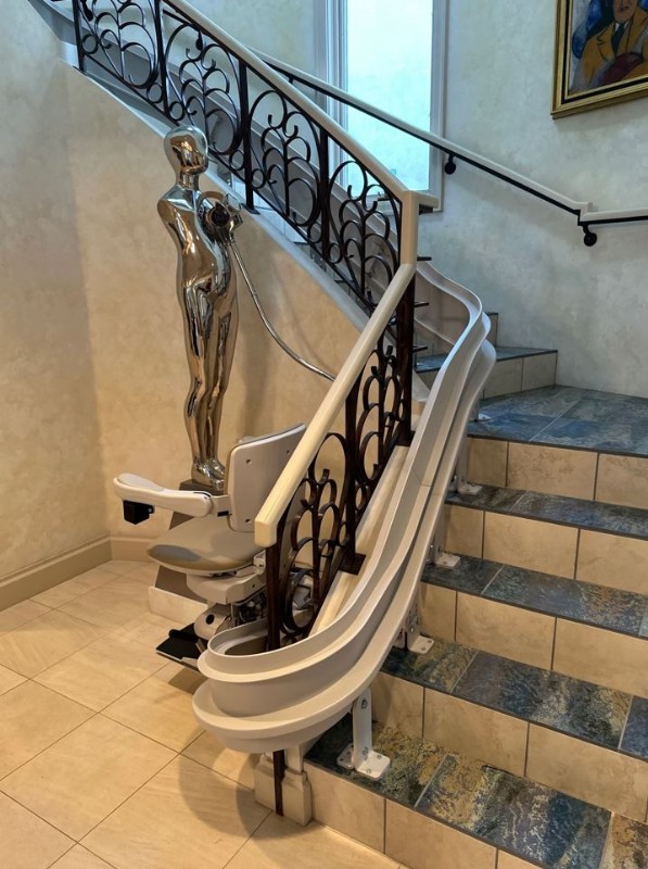 curved-stairlift-with-180-park-at-bottom-landing-in-LaJolla-CA.JPG