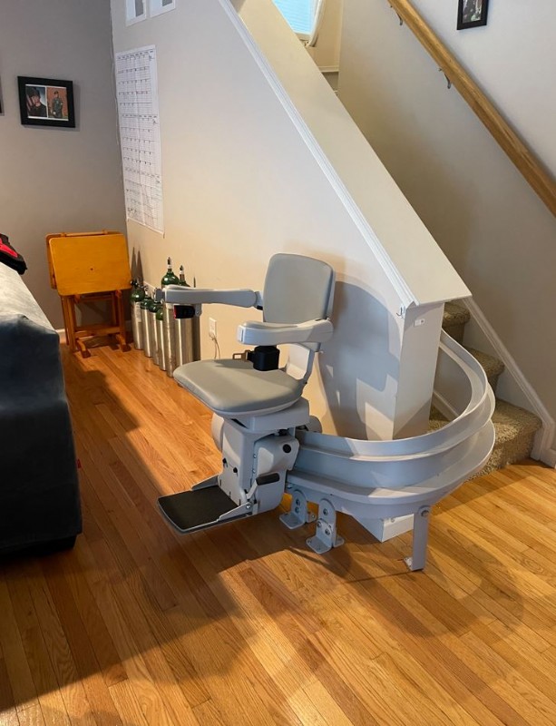 curved stairlift with lower landing 180 degree park installed in Red Lion PA by Lifeway Mobility