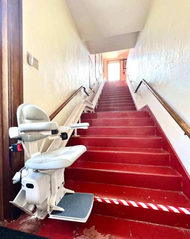 Curved Stair Lifts in Cincinnati, OH | Lifeway Mobility