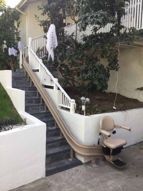 outdoor curved stairlift in San Francisco CA
