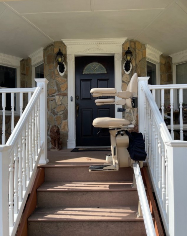 outdoor stairlift Columbia Maryland installed by Lifeway Baltimore