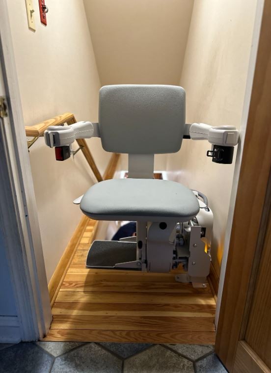 stairlift sweat swiveled at top of stairs in Maryland home installed by Lifeway Mobility