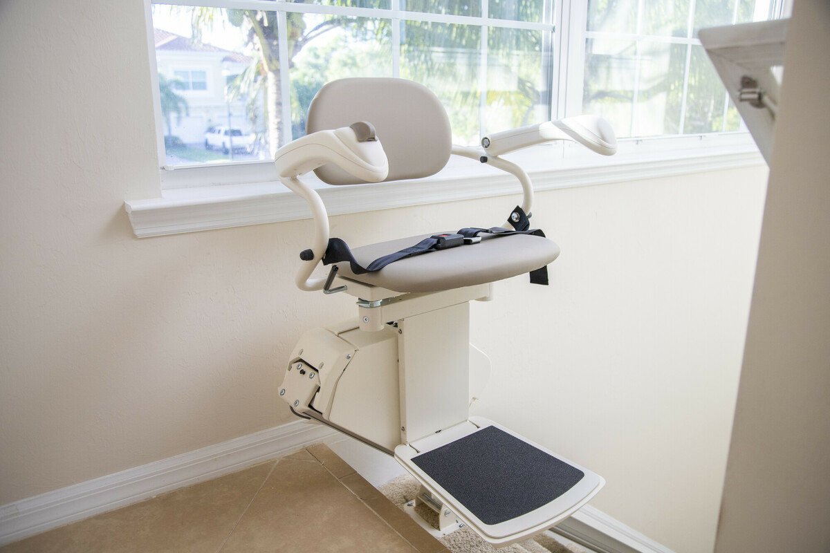 Harmar Pinnacle SL300 Stair Lift | Lifeway Mobility